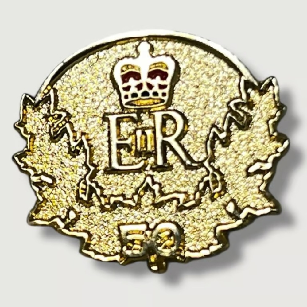 Queen Elizabeth II 50th Anniversary 2002 Golden Jubilee Vintage Lapel Pin A27